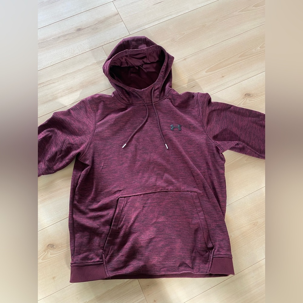 Men’s Large Under Armour sweatshirt